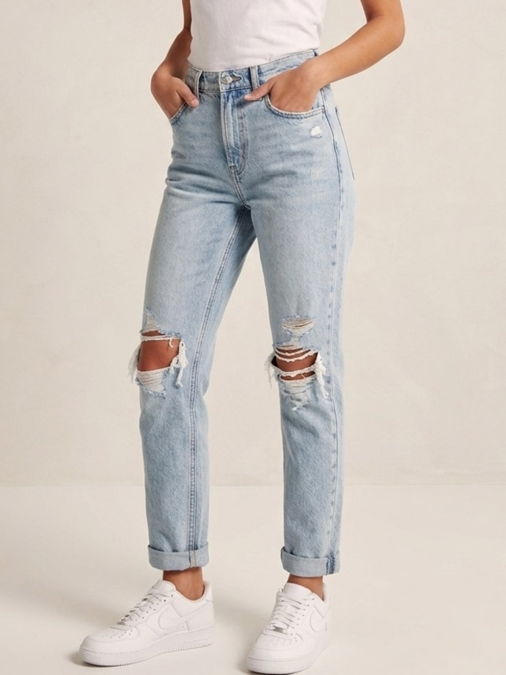 American Eagle Woman’s Mom Straight Jean Blue Distressed Size 000 Regular